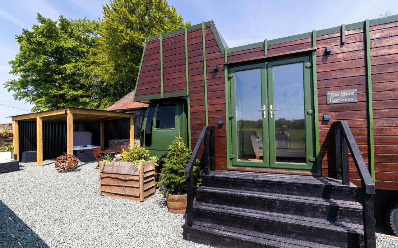 The Shire Luxury Converted Horse Lorry With Private Hot Tub Cyfie Farm Llanfyllin Exterior photo