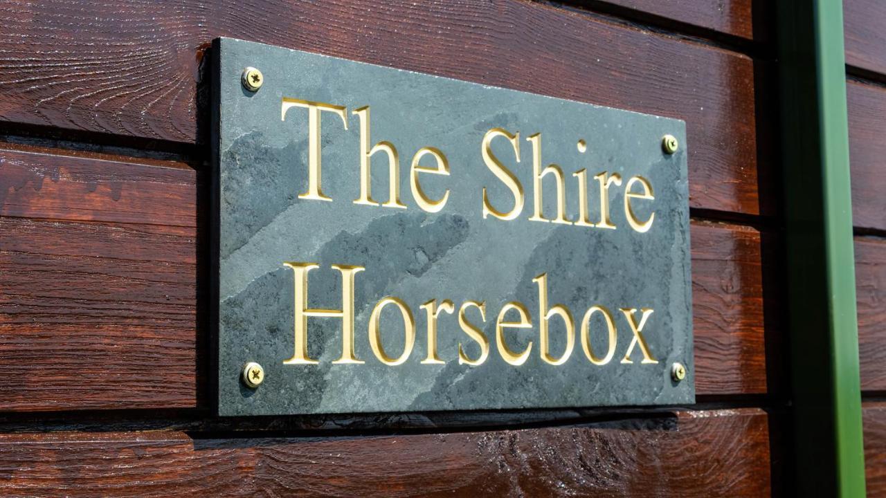 The Shire Luxury Converted Horse Lorry With Private Hot Tub Cyfie Farm Llanfyllin Exterior photo